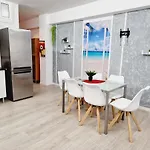 Nicole, 2 Bedrooms In Playa De Americas Feriehus