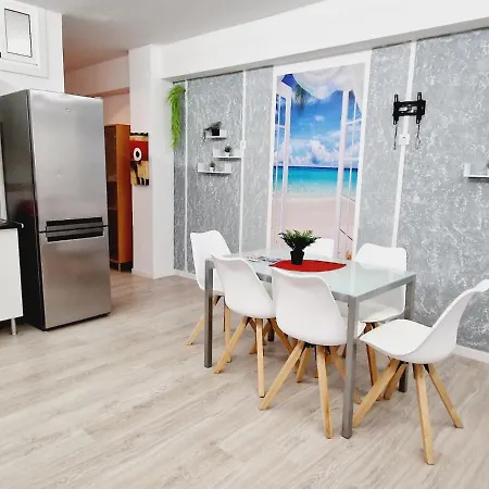 Nicole, 2 Bedrooms In Playa De Americas بيت للعطل
